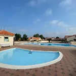 Charmante Maison Proche Avec Piscine Collective Dom wakacyjny
