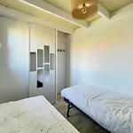 Dom wakacyjny Charmante Maison Proche Avec Piscine Collective