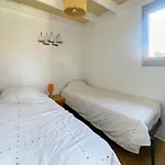 Dom wakacyjny Charmante Maison Proche Avec Piscine Collective *