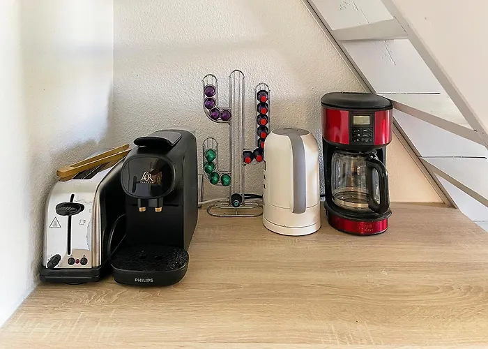 Hébergement de vacances Charmante Maison Proche Avec Piscine Collective *