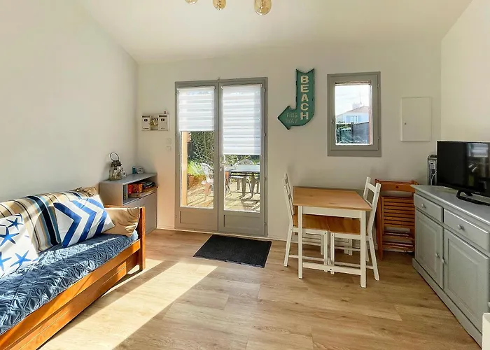 Hébergement de vacances Charmante Maison Proche Avec Piscine Collective Brem-sur-Mer